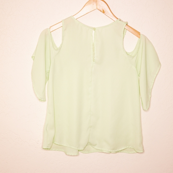 Decree Mint green cold shoulder blouse - Picture 2 of 4